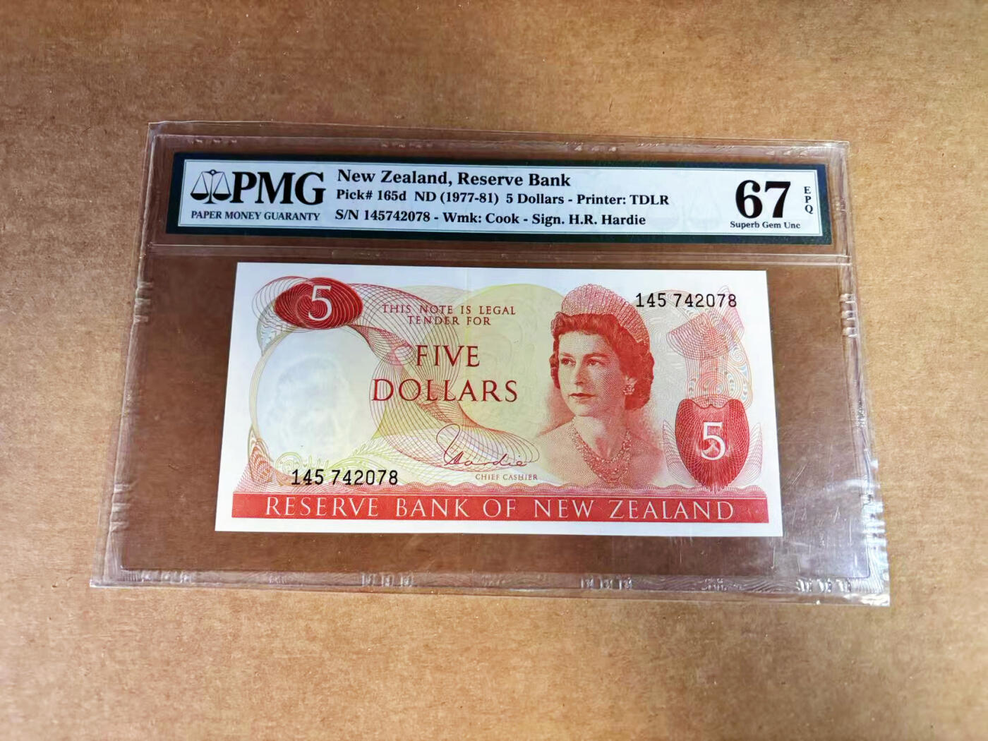 【Blue Auction】世界纸币精拍第760期——18级TOP拍卖/信誉/品质/专业/高效💫 新西兰 1977-81年5元 高冠女王 PMG67EPQ 