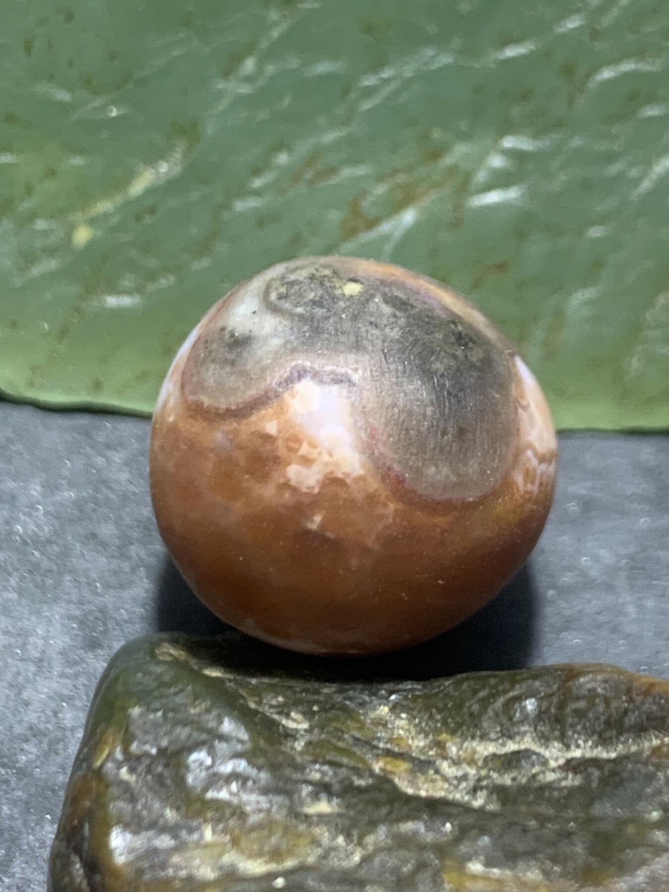 精美战国红玛瑙原皮天眼原石一个，