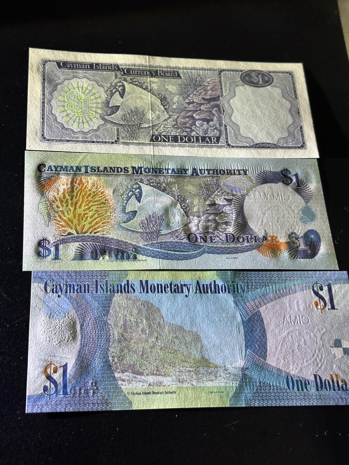 《外钞收藏家》第五百九十二期（精选场）（本平台长期征集拍品、欢迎藏友们联系合作） 开曼群岛1974+2001+2010年1元三张不同版本（三种女王头像）	UNC