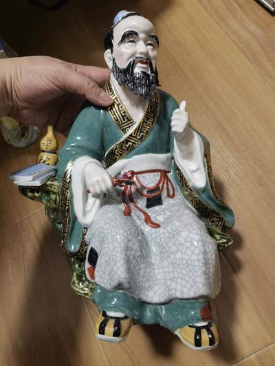 何水根华佗景德镇早期粉彩瓷像摆件 - 何水根华佗景德镇早期粉彩瓷像摆件