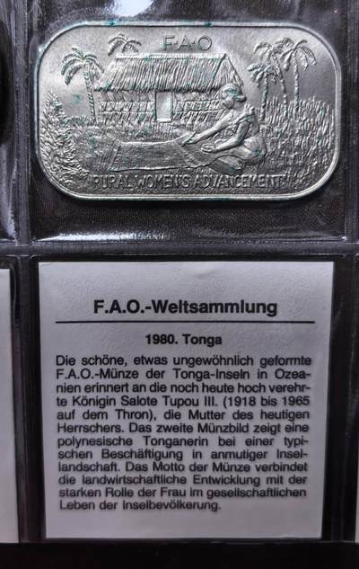 北京马甸外国币专卖第147期，外国币，中国机制银元，中国早期纪念币专场，陆续上拍，欢迎关注 - 1980年汤加王国1潘加普制铜镍纪念币饼干币 联合国FAO茅草屋