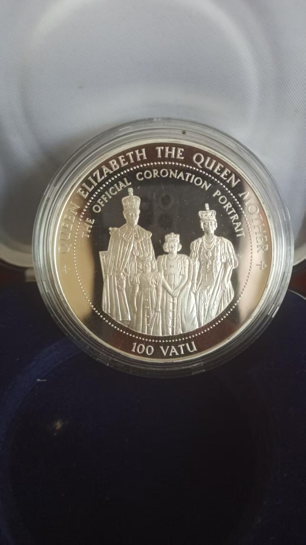 ❤️【币观天下】❤️ 第334期钱币拍卖- 2025.12.12周五晚上6点半场-长期征集拍品 瓦鲁阿图1995年100瓦图五盎司银币 加冕官方像 有盒无证书