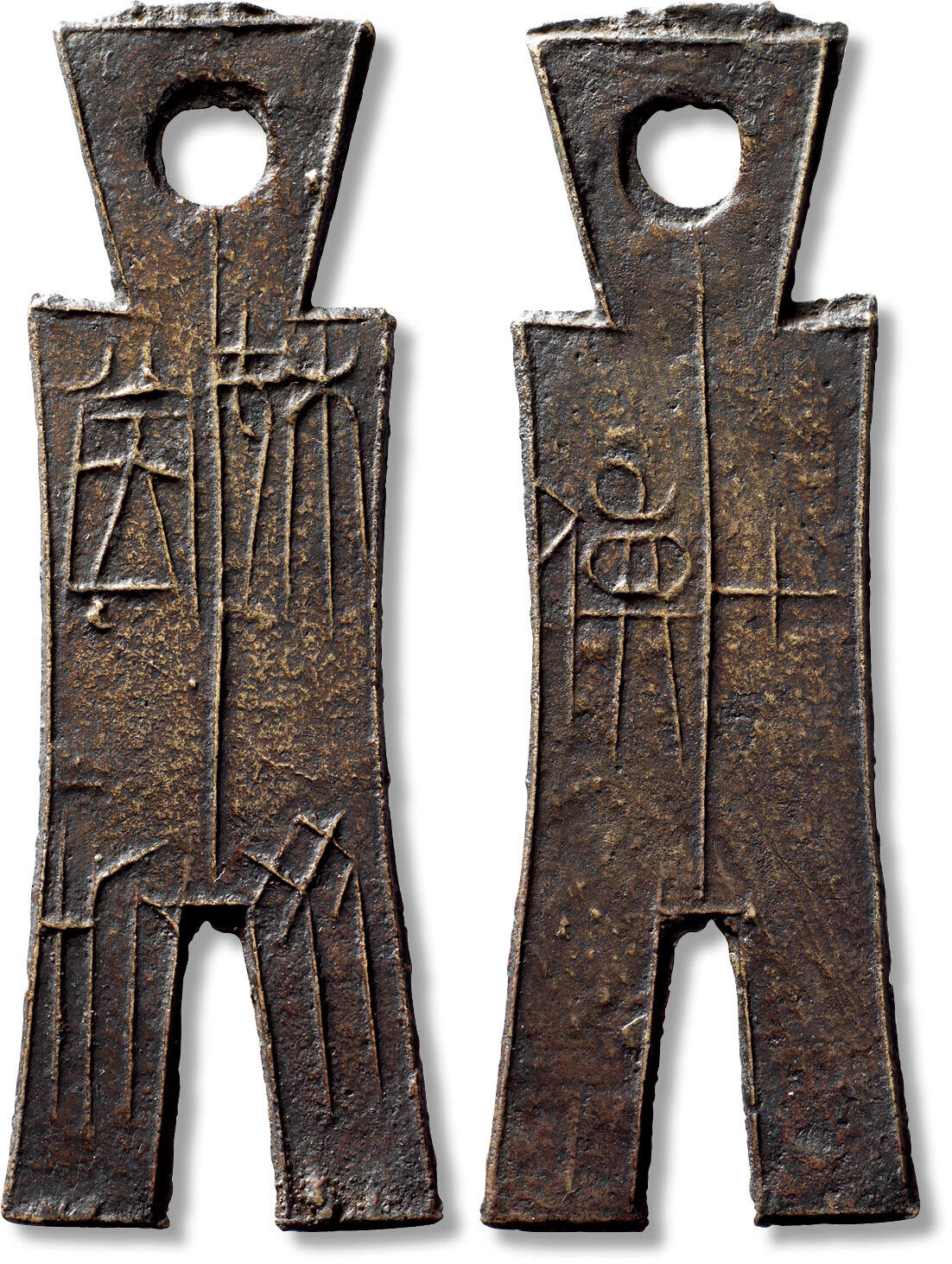 上海匡时2025年秋季拍卖会 中国历代钱币 铜镜专场 传世“桡比堂圻”背“七傎”一枚 传世“桡比堂圻”背“七傎”一枚，长：103.5mm，宽：36.7mm，厚：1.9mm，重量：31.6g，轩德泉评：86，评级编号：890427362