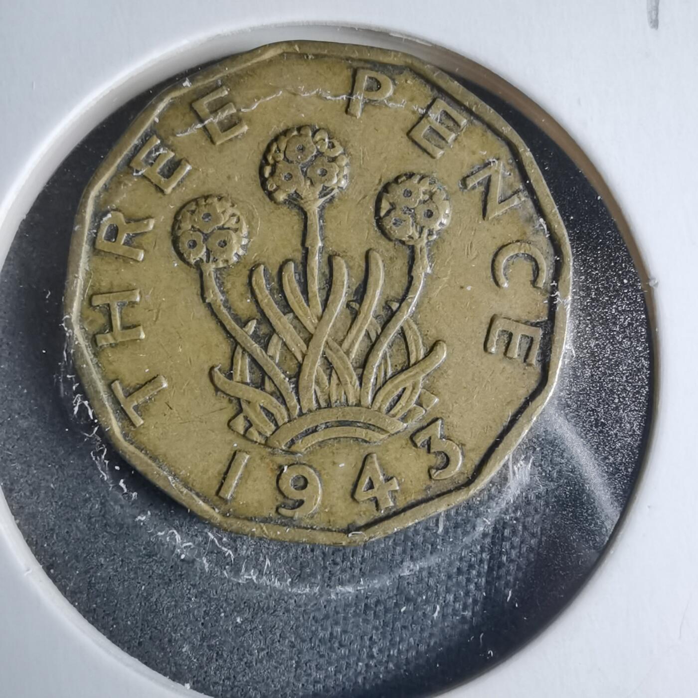 沼泽如烟--第927场 英国1943年3便士