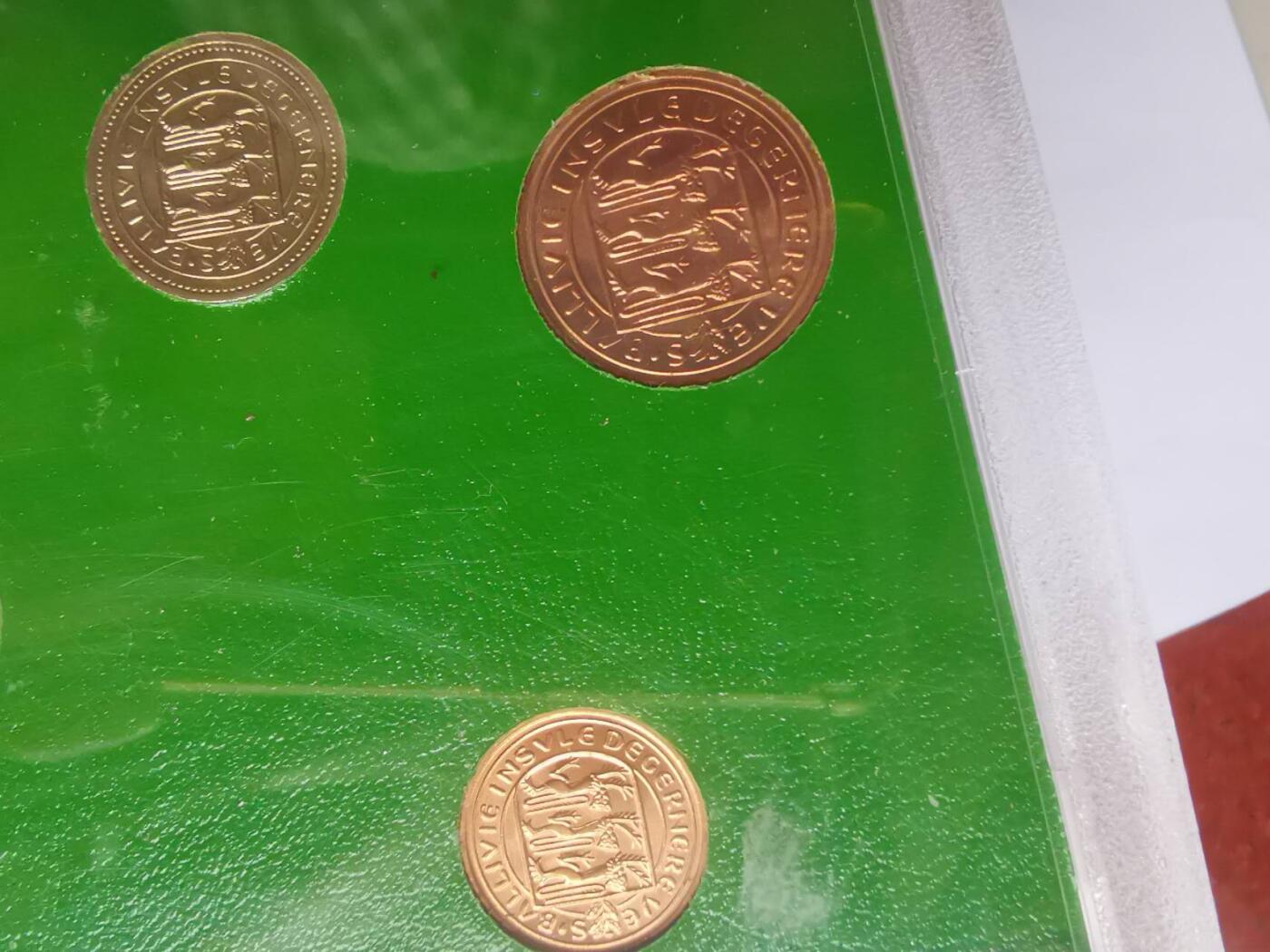 巨藏钱币第七期硬币场12月12号20点开拍 根西岛70-80年代7枚套含1镑铜币