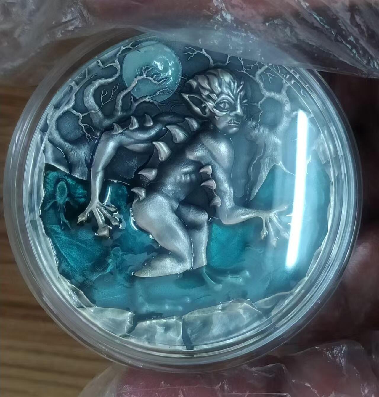 第184期拍卖  【龙头币】纽埃2022年，《巫师3-狂猎》神怪系列(1)-水精灵，2盎司、超高浮雕、仿古、镶嵌彩色树脂、彩色漂亮银币. 盒证全. 龙头币(系列第一枚). 国外售价325美元