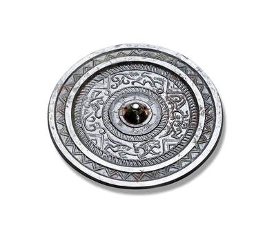 上海匡时2025年秋季拍卖会 中国历代钱币 铜镜专场 - 瑞兽简化规矩镜 圆形，圆钮。纹饰布局精美，神兽分饰四方，以L形纹为界。神兽造型灵动自然，线条流畅。镜体包浆细润，皮壳温净。