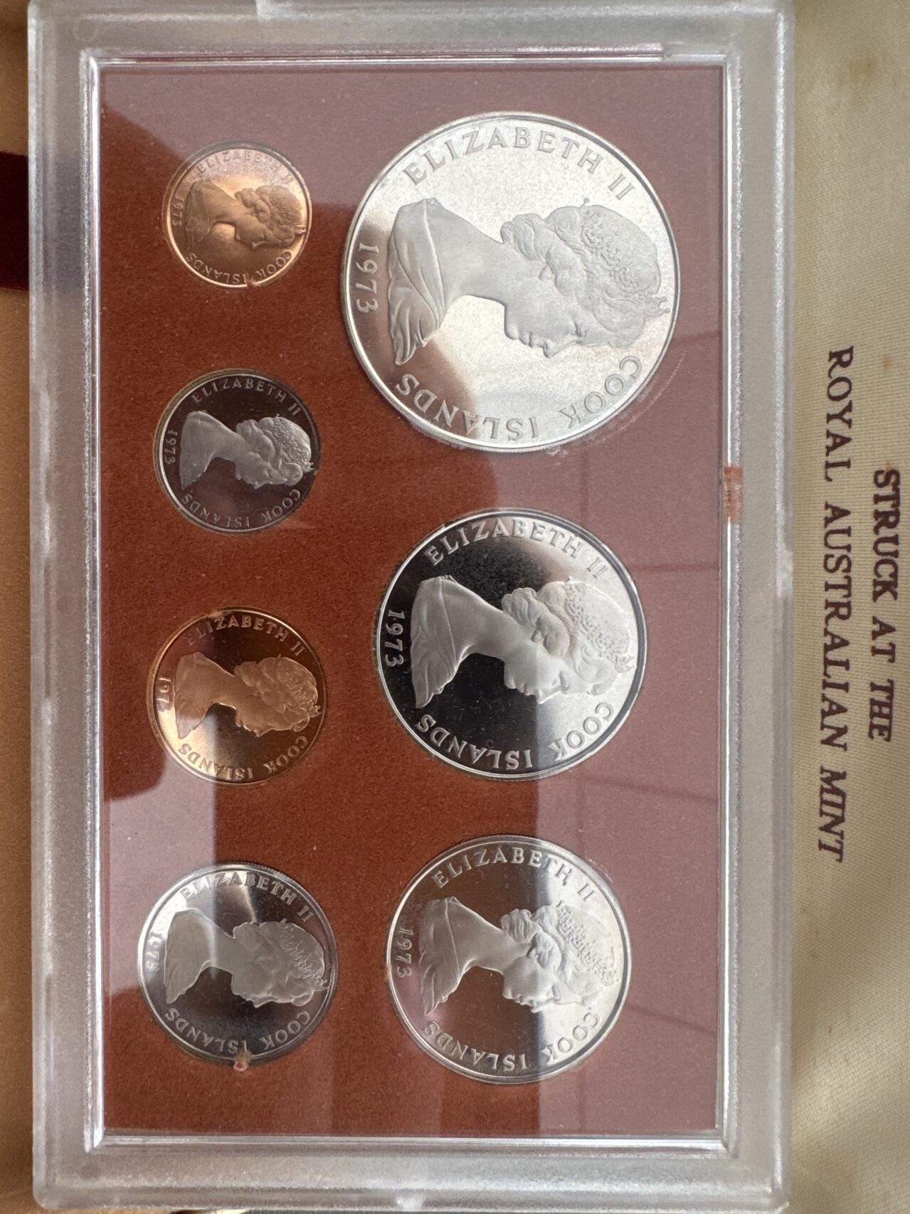 ❤️【币观天下】❤️ 第334期钱币拍卖- 2025.12.12周五晚上6点半场-长期征集拍品 库克群岛7枚一套精制套币带盒子