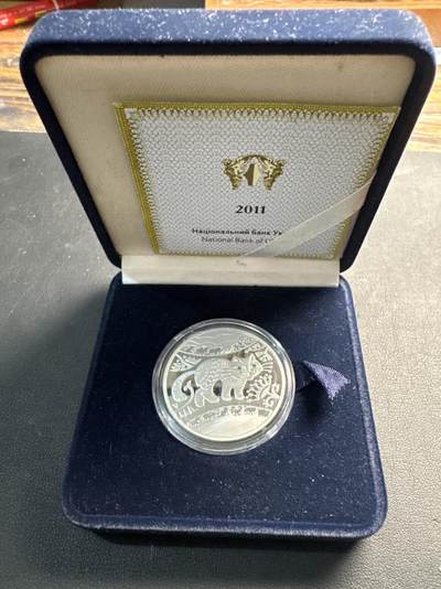 ❤️【币观天下】❤️ 第334期钱币拍卖- 2025.12.12周五晚上6点半场-长期征集拍品 - 少见原厂盒证乌克兰2011年猫咪镶嵌水晶精制纪念银币