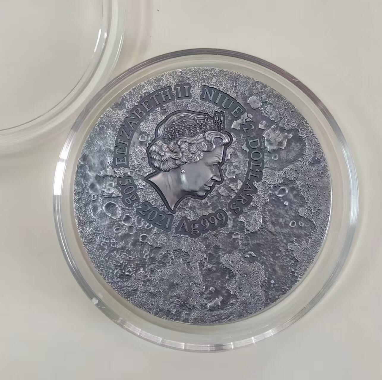 第184期拍卖 【龙头币】纽埃2021, 中国民间神话故事(1)-玉兔奔月，50克,加大(直径达50mm),镶嵌大块天然翡翠,高浮雕,仿古艺术银币. 盒证全. 龙头币,中国传统神话故事系列(1). 热门中国元素.国外售价335+美元