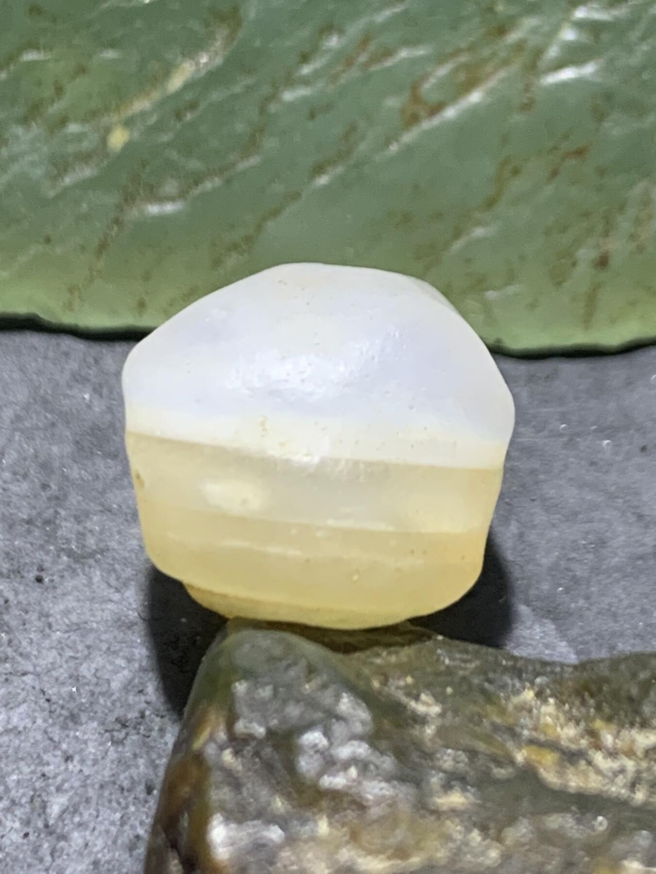 放福利！精美天然一线天地天地阿拉善白玛瑙原石一颗，