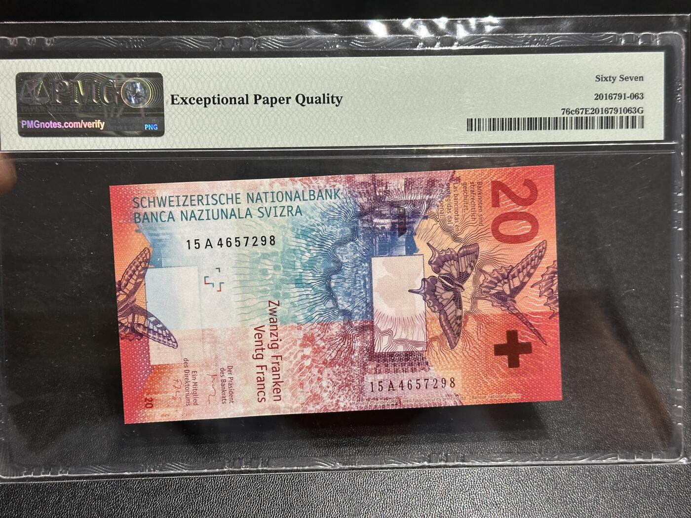 《外钞收藏家》第五百九十二期（精选场）（本平台长期征集拍品、欢迎藏友们联系合作） 瑞士2015年手版20法郎PMG67（15A首发字冠）