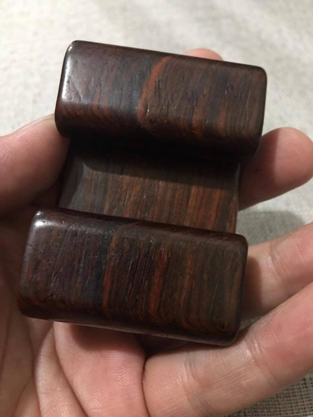 民国下卷红木座，摆设小精品，包浆好，造型漂亮，见图示