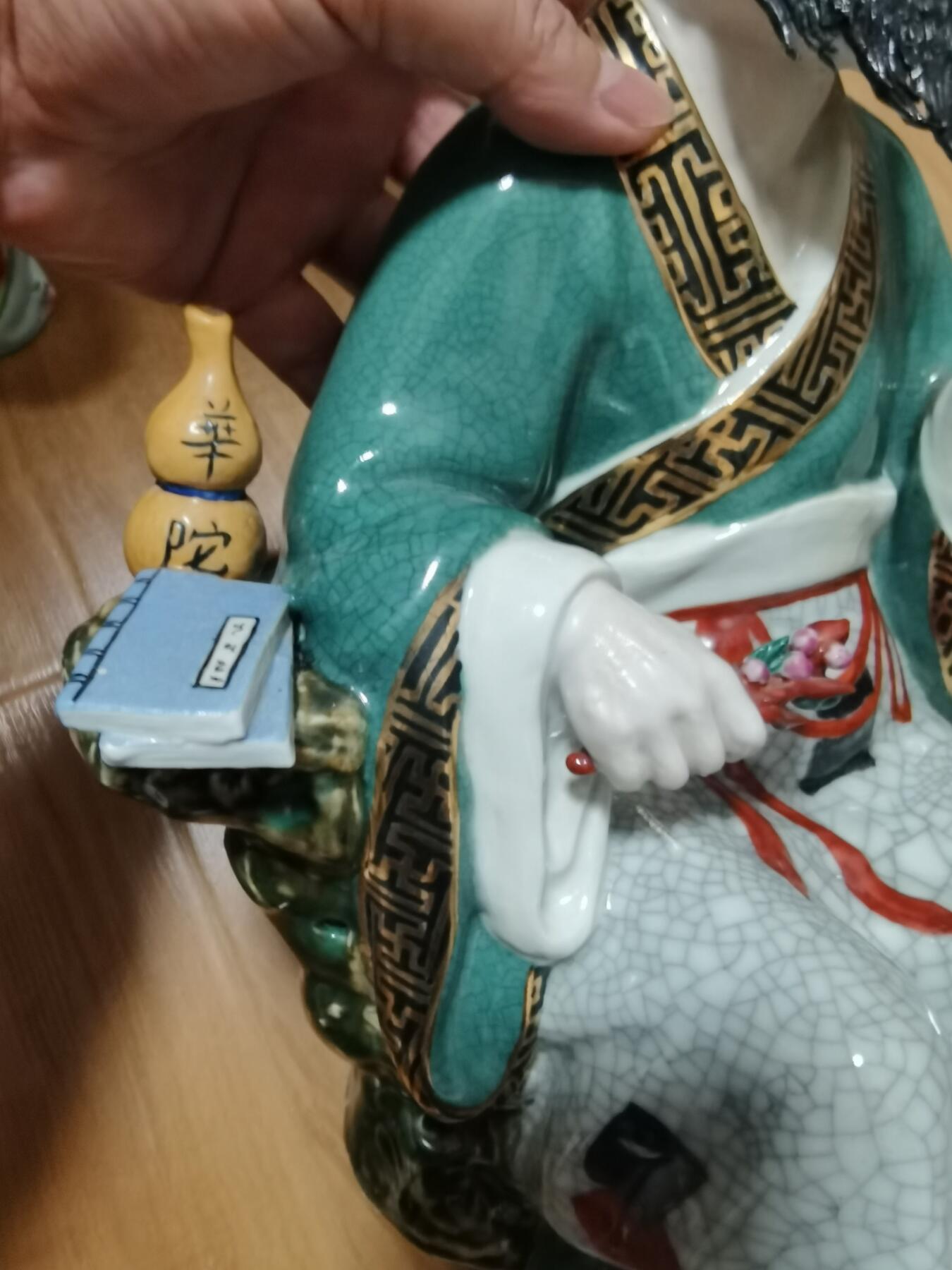 何水根华佗景德镇早期粉彩瓷像摆件