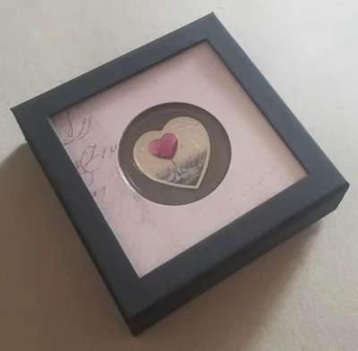 ❤️【币观天下】❤️ 第334期钱币拍卖- 2025.12.12周五晚上6点半场-长期征集拍品 - 库克2022年情人节心形施华洛世奇水晶镶嵌彩色银币带证书包装