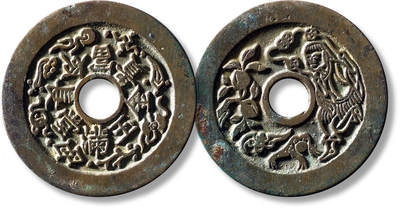 上海匡时2025年秋季拍卖会 中国历代钱币 铜镜专场 - 清“长命富贵金玉满堂”背刘海戏金蟾苏炉花钱一枚 清“长命富贵金玉满堂”背刘海戏金蟾苏炉花钱一枚，直径：44.4mm，厚：1.6mm，重量：17.2g，华夏评级：86，评级编号：6562174631