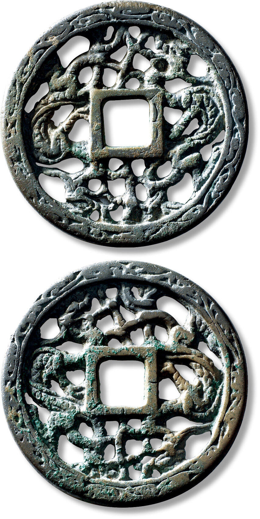上海匡时2025年秋季拍卖会 中国历代钱币 铜镜专场 早期双龙镂空花钱一枚 早期双龙镂空花钱一枚，直径：58.8mm，厚：4.3mm，重量：57.1g，古泉园地：88，评级编号：2212432937