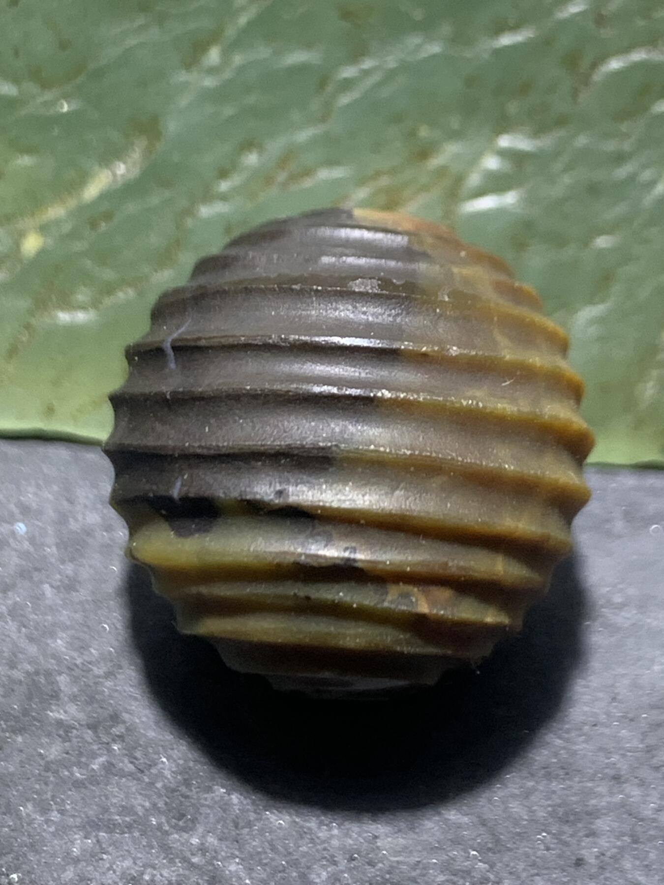 精美亚光战国红玛瑙手工雕刻转纹珠一颗！