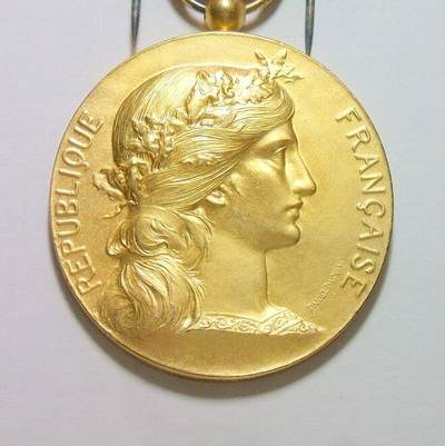 【银】法国1900年前后 女神头像高浮雕精制镀金大银章 带绶带 40MM 40克 - 【银】法国1900年前后 女神头像高浮雕精制镀金大银章 带绶带 40MM 40克