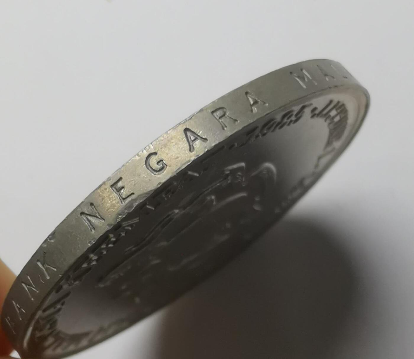 巨藏钱币第七期硬币场12月12号20点开拍 马来西亚1981年1林吉特纪念镍币33.3mm