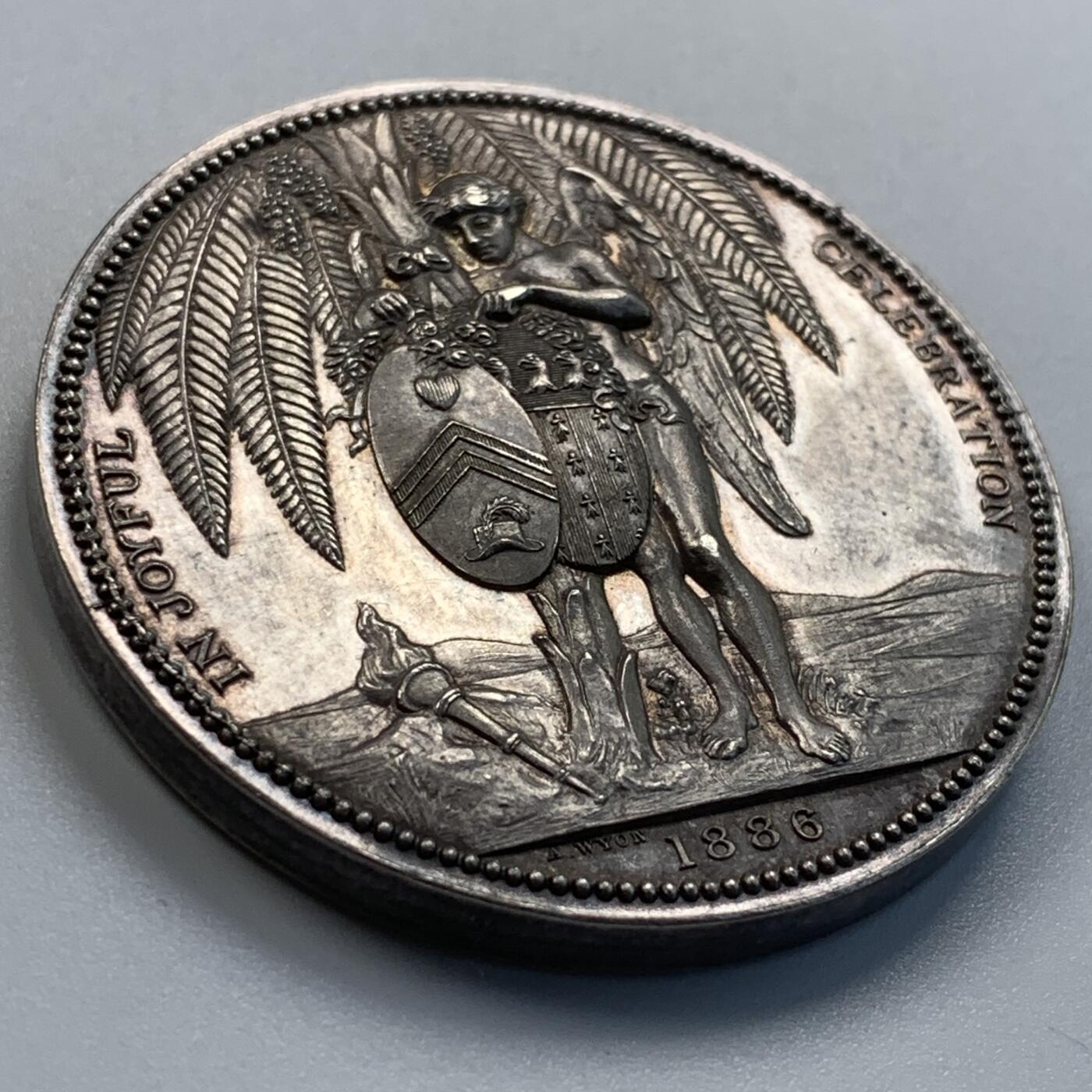 掌中浮雕-藏着的欧洲第045场 NGC MS64 : 1886年银行家查尔斯.弗雷德里克.胡特和弗朗斯.卡罗琳.马歇尔金婚纪念银章，45mm，BHM记录银章仅铸造15枚