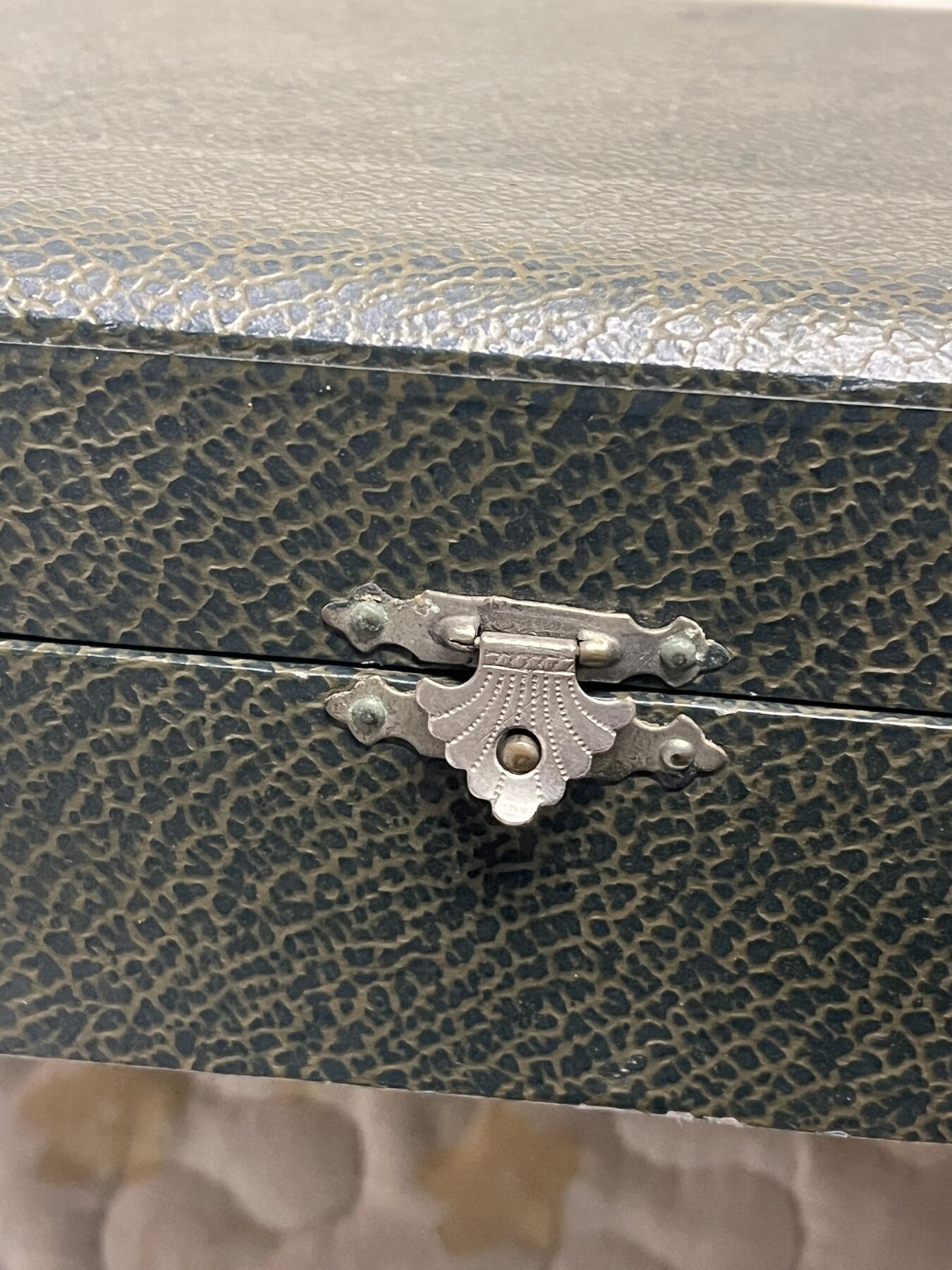 海外回流精品拍卖12.14 原盒全新日本三越款老纯银盘一对