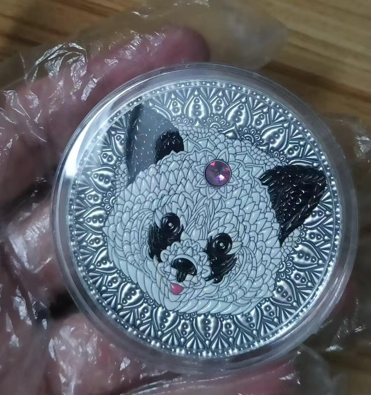 第184期拍卖  纽埃2021, 曼陀罗黄金对称系列-中国大熊猫, 2盎司高浮雕仿古、加大(直径达55mm)镶嵌彩虹施华洛世奇彩色银币. 盒证全.热门系列, 唯一中国元素漂亮银币.(国外售价302美元)