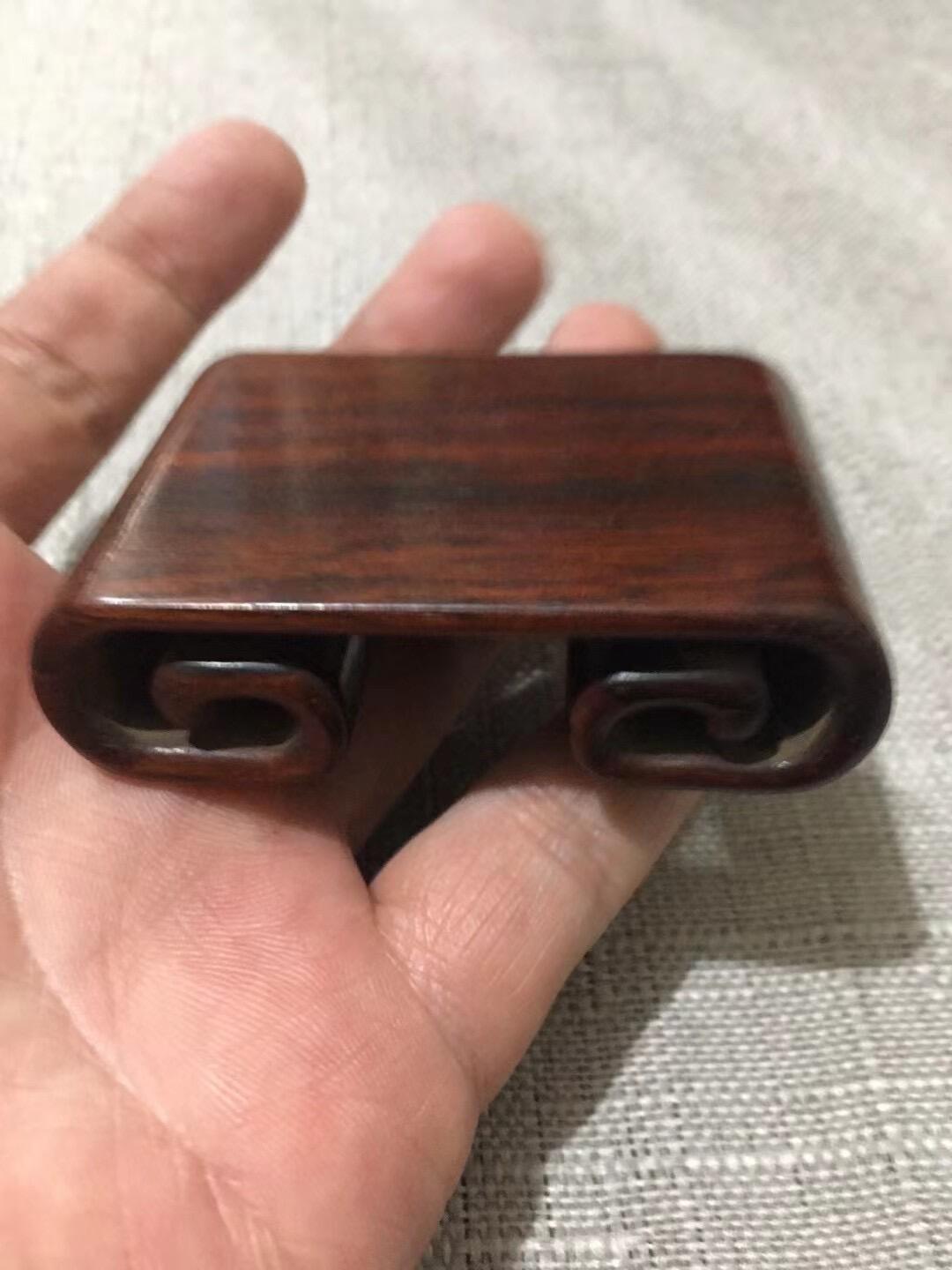 民国下卷红木座，摆设小精品，包浆好，造型漂亮，见图示