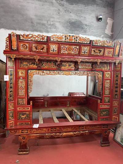 清代 柏木鎏金千工床     6号 尺寸长237高228宽147 纯手工制作 鎏金雕刻 榫卯结构 整体用料厚重 品相自然包浆 雕刻寓意丰富 展览实用装修佳品 - 清代 柏木鎏金千工床     6号 尺寸长237高228宽147 纯手工制作 鎏金雕刻 榫卯结构 整体用料厚重 品相自然包浆 雕刻寓意丰富 展览实用装修佳品