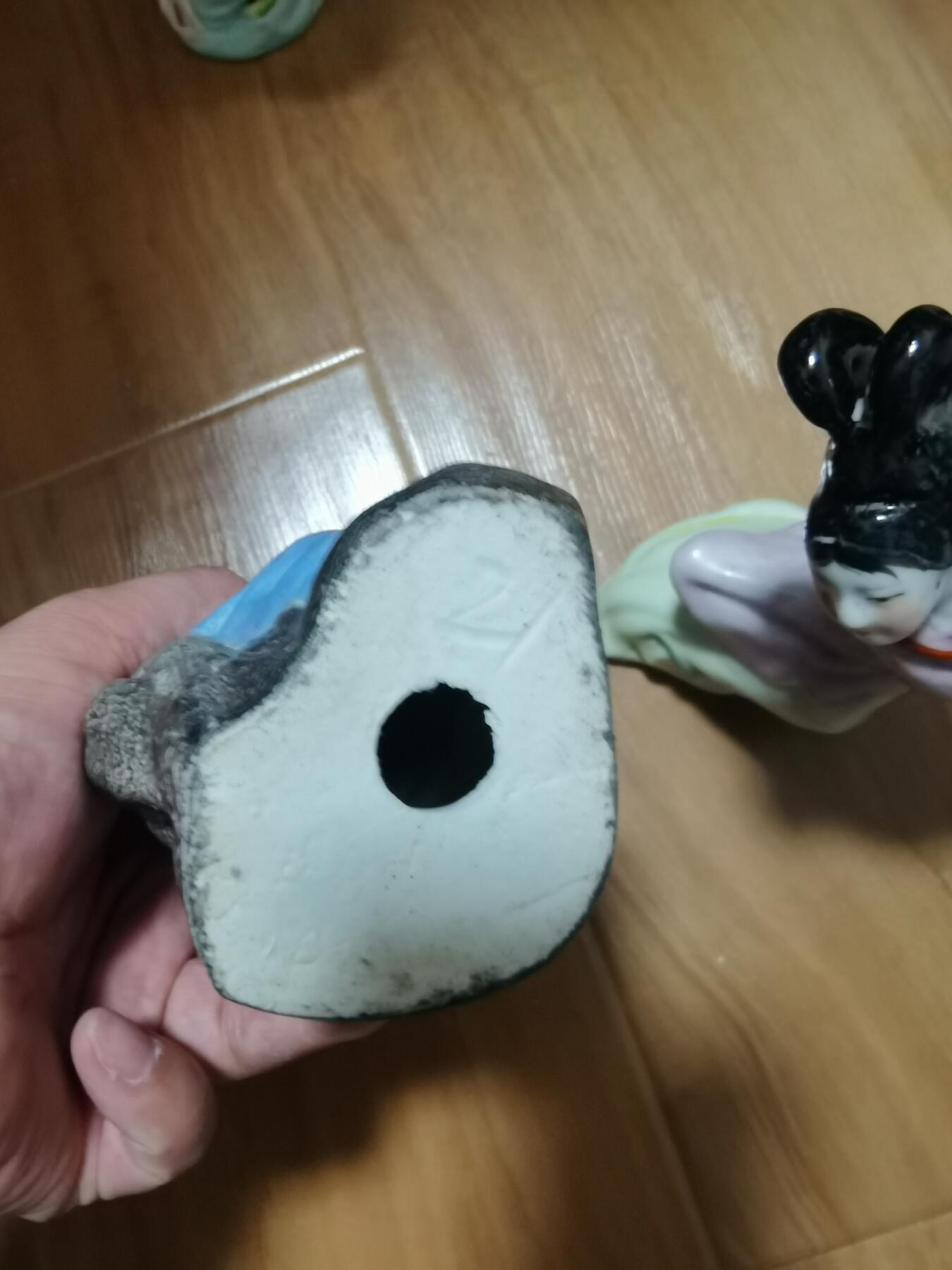 早期景德镇侍女粉彩人物瓷像三个