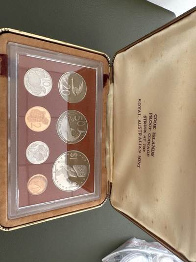 ❤️【币观天下】❤️ 第334期钱币拍卖- 2025.12.12周五晚上6点半场-长期征集拍品 - 库克群岛7枚一套精制套币带盒子