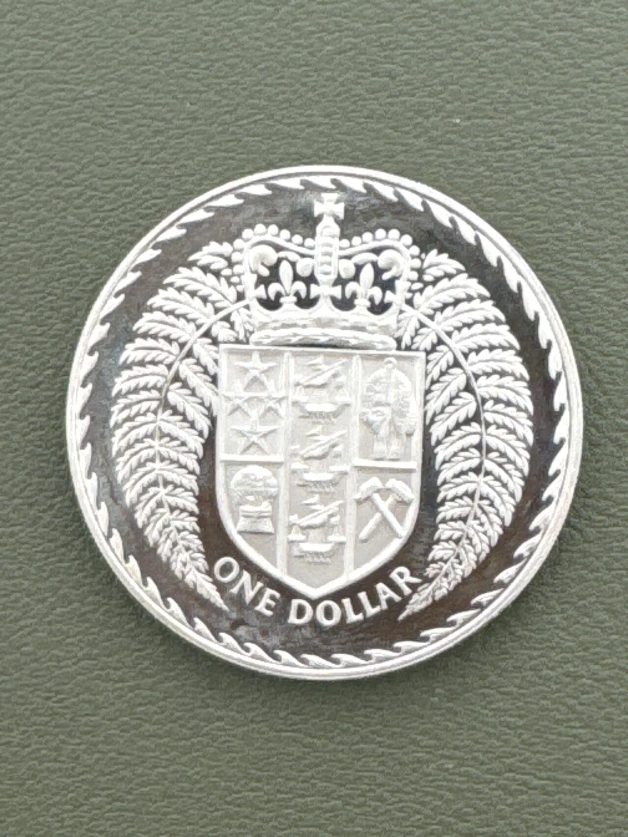 ❤️【币观天下】❤️ 第334期钱币拍卖- 2025.12.12周五晚上6点半场-长期征集拍品 新西兰1976年皇家徽章1元精制纪念币