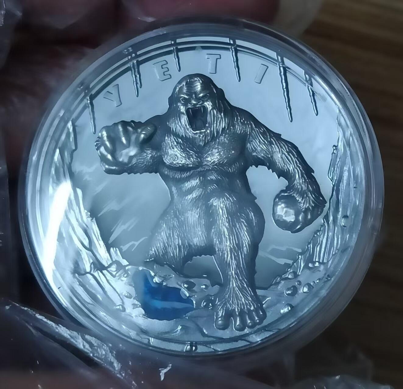 第184期拍卖 纽埃2022年， 喜马拉雅雪人-夜帝，2盎司，集 超高浮雕,局部仿古,黑色精制,钌化抗氧化,镶嵌蓝色树脂,凹面,microprinting尖端技术工艺于一体之大成纪念银币. 盒证全. 充满神秘感超高颜值,实物更漂亮震撼. 大热门. 国外售价315+美元