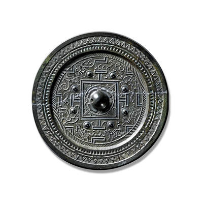 上海匡时2025年秋季拍卖会 中国历代钱币 铜镜专场 - 八乳神兽规矩镜 圆形，圆钮，柿蒂纹钮座。主题纹饰为凹面方框规矩纹及八乳钉，将镜背分为四区八方，分别饰一神兽一伴兽，空白处填满芝草纹，近缘处饰一圈栉齿纹。镜缘饰三角锯齿纹及双线波折纹。此镜纹饰线条流畅，动物形象生动，制作规整，惜裂修。