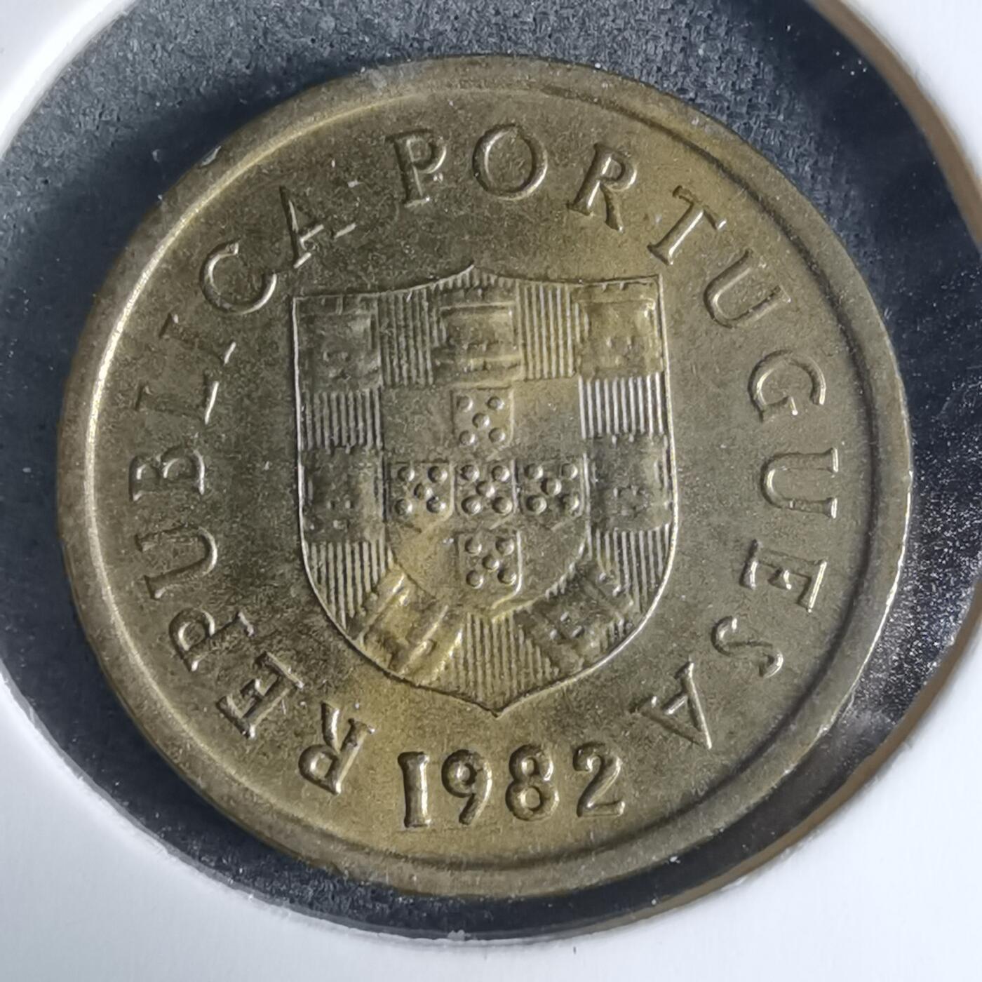 沼泽如烟--第926场 葡萄牙1982年1埃斯库多