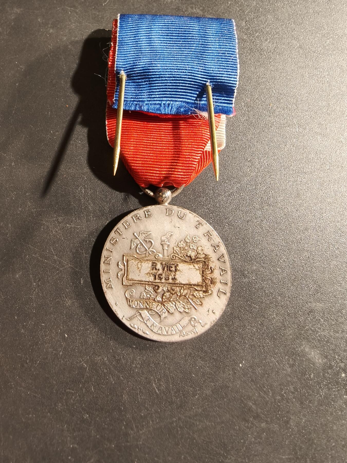 老王徽章第169期 法国银级劳工奖章    950银    1984年    12.2g