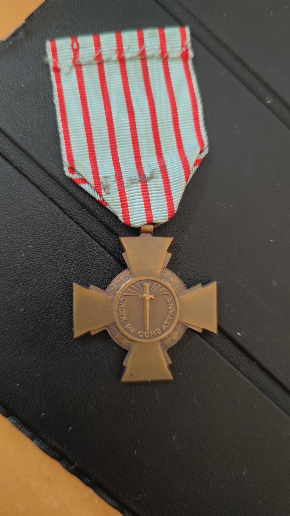 全场0元起拍，周六（12.13）下午5点开始，第70期 法国战斗十字奖章。