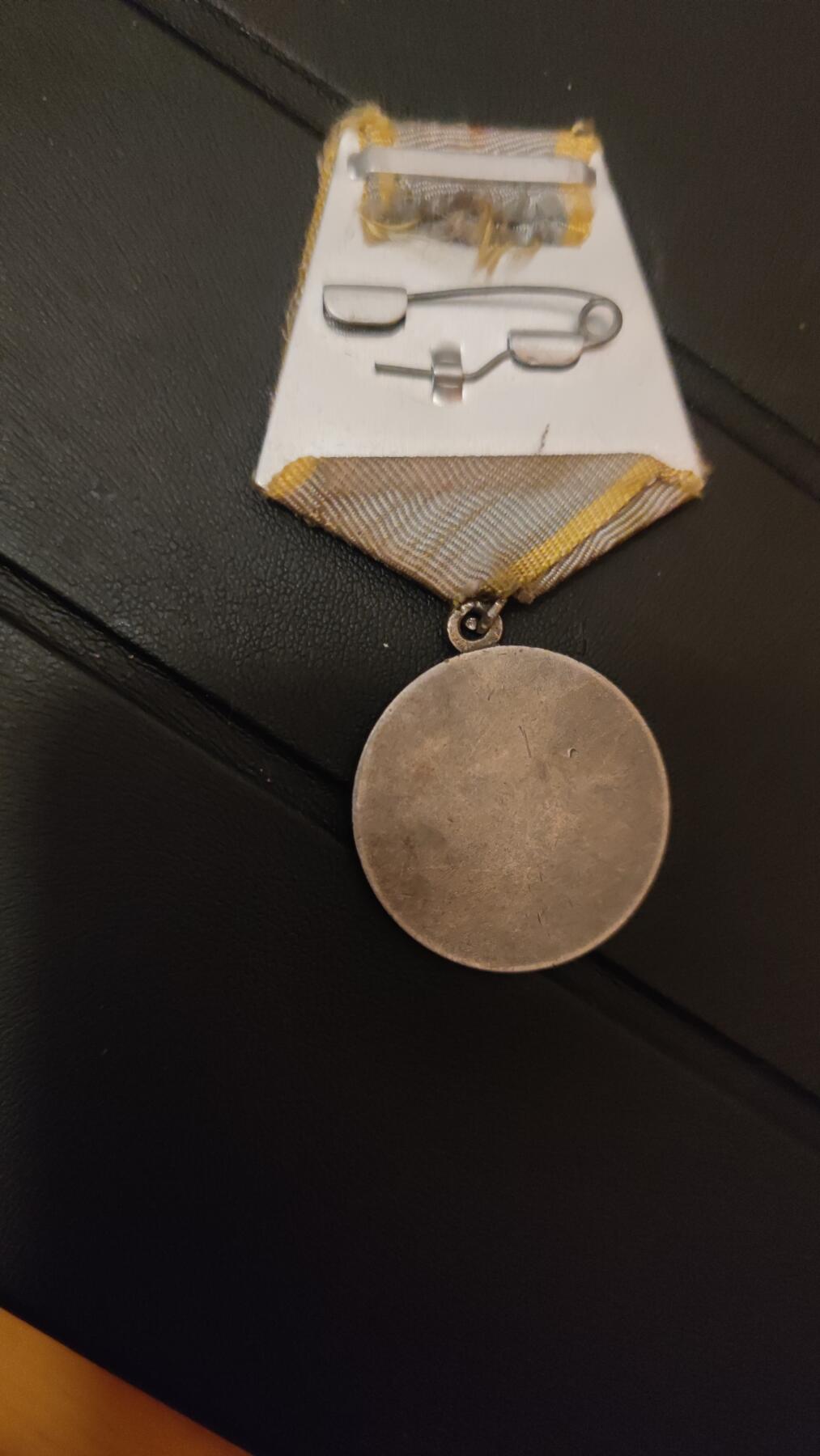 全场0元起拍，周六（12.13）下午5点开始，第70期 苏联吴浩战功奖章银质。银价约230左右。