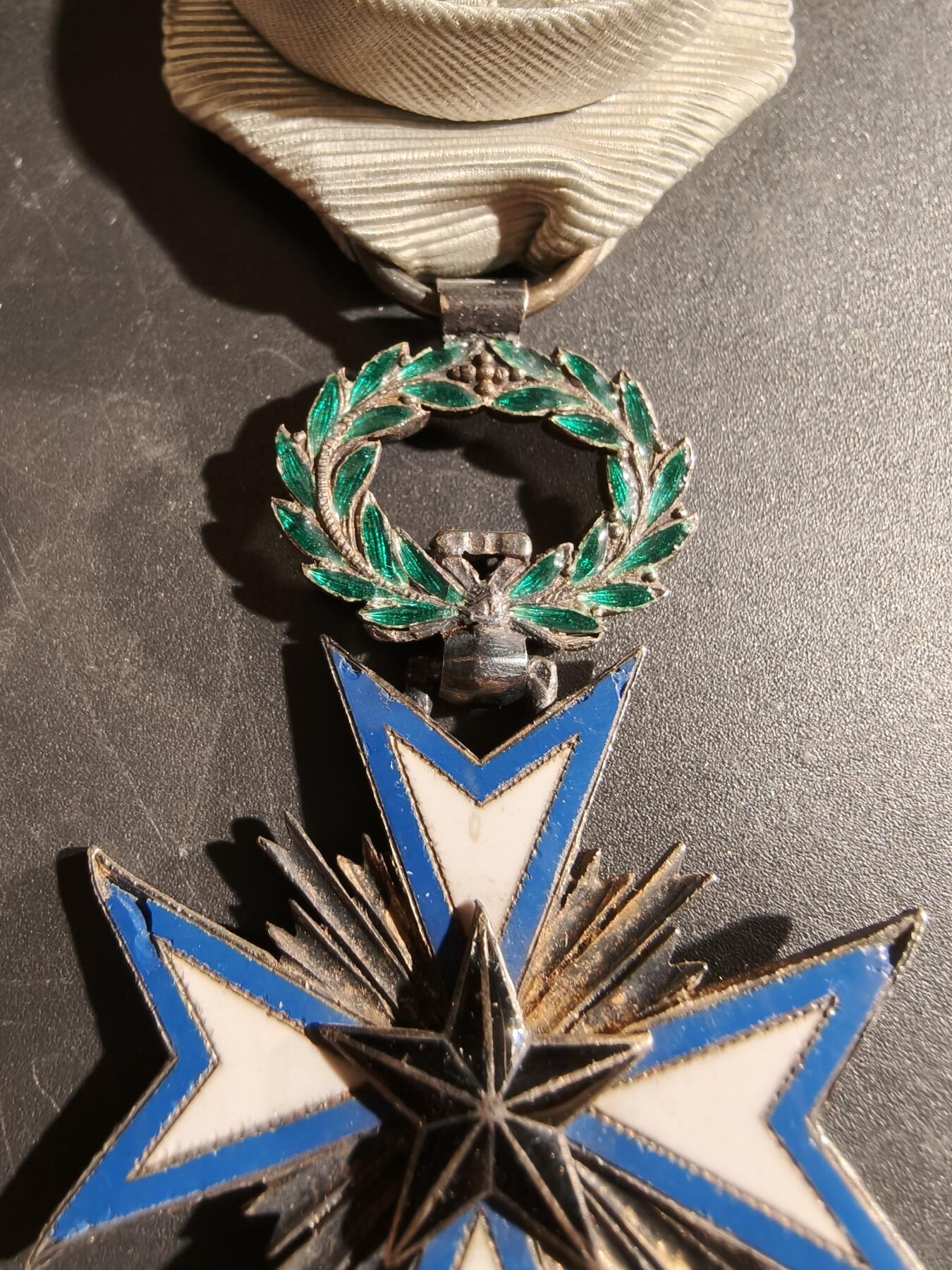 老王徽章第169期 法属达荷美军官级黑星勋章    银质珐琅    原盒