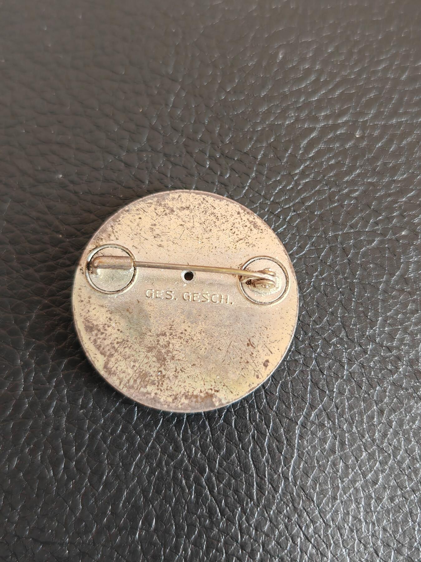 时顺第二十七拍 德国特殊时期红十字护士证章，珐琅无损，特殊版型，比普通版大1/3，且更精致