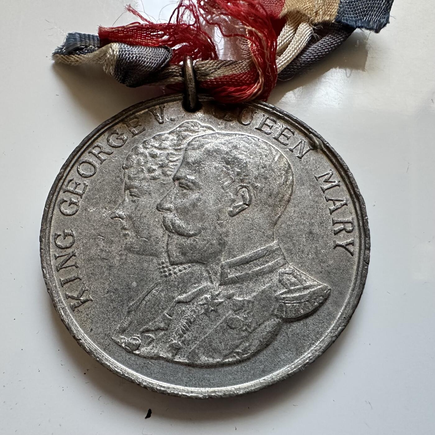 🌹外币初藏🌹🐯2025年第140场  每周二四六晚8️⃣点 接代拍 英国1935年乔治五世银禧纪念章 38.5毫米 锡制 19.3克