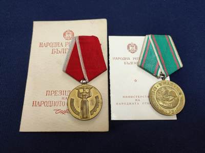 时顺第二十七拍 - 菲利普 尼科洛夫 库舍夫博士的小套，包含建立人民政权25周年及保加利亚1300周年纪念