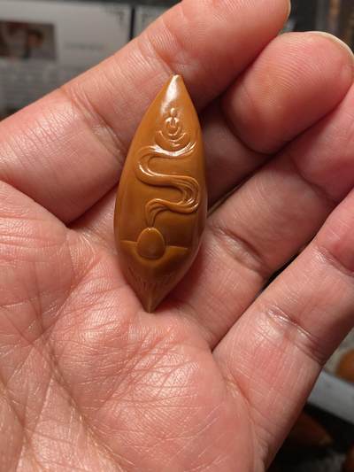 以核会友，中国非物质文化遗产苏工核雕手作 - 福利苏工核雕，纯手工雕刻，稀有二花特长核佛本无相，个性十足，等待有缘人，与众不同，尺寸1。8x4。55喜欢的来