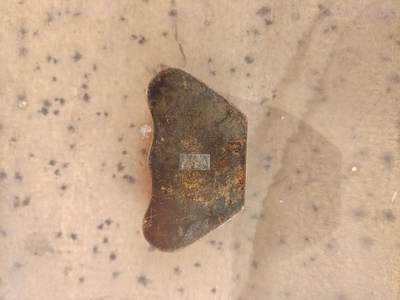 民国老铜墨盒一个，纯铜材质，雕松树人物，带诗文题记，底款“瑞珍”。元宝形，包浆自然老道，整体完整，盖子盖得紧，配件齐全，无漏裂。 - 民国老铜墨盒一个，纯铜材质，雕松树人物，带诗文题记，底款“瑞珍”。元宝形，包浆自然老道，整体完整，盖子盖得紧，配件齐全，无漏裂。