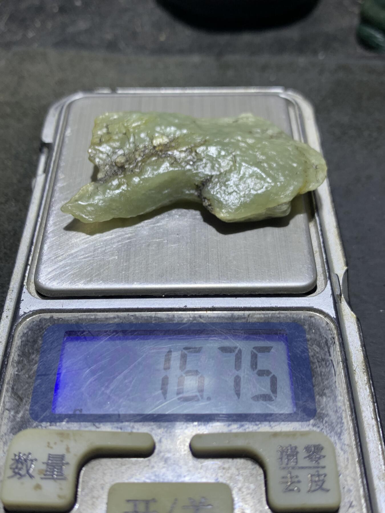 新疆戈壁风化纹和田玉青玉原石一颗