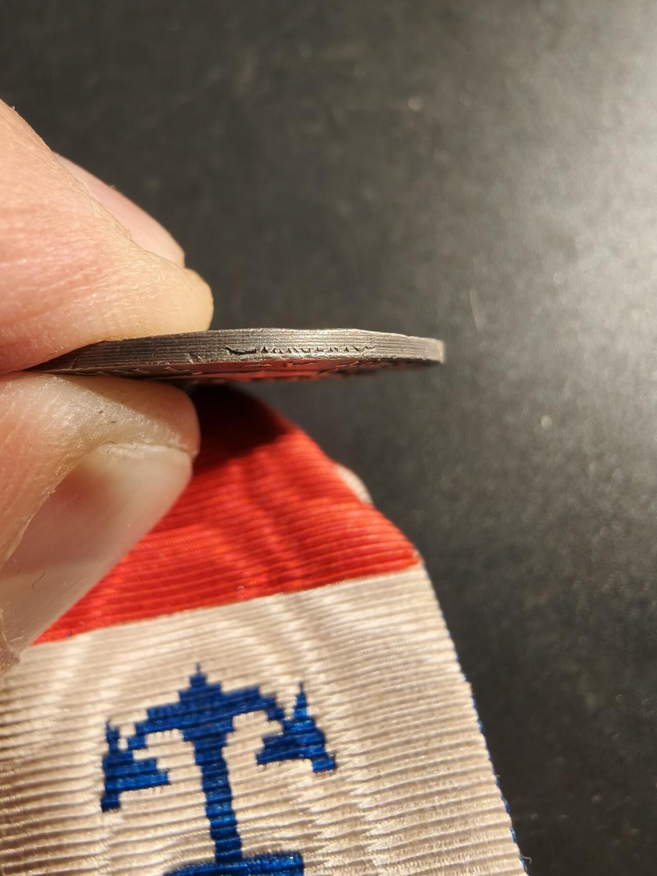 老王徽章第169期 法国银级劳工奖章    少见海事版本    原盒    三共时期950银     1921年实发