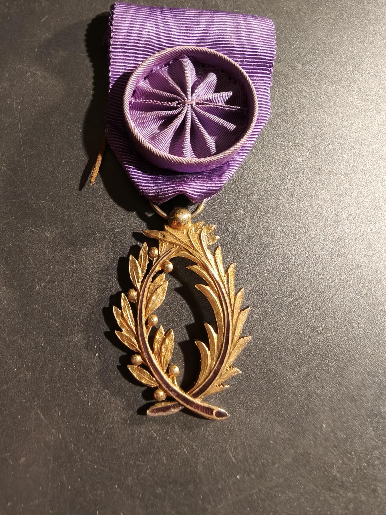 老王徽章第169期 法国军官级棕榈叶勋章    银质镀金珐琅    原盒   