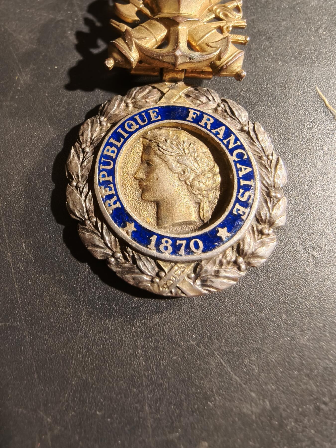 老王徽章第169期 法国军事奖章    三共时期    950银镀金珐琅     20g