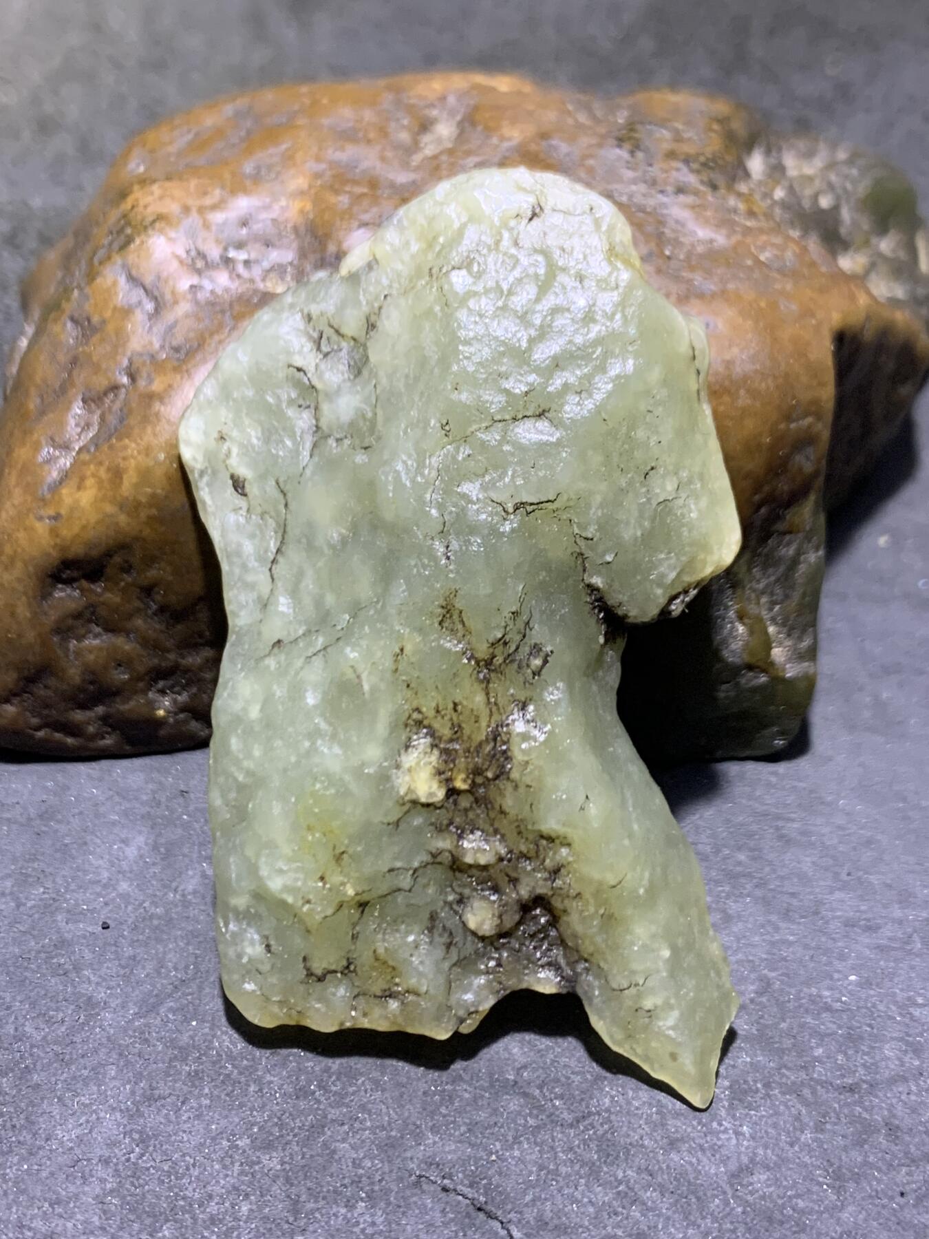 新疆戈壁风化纹和田玉青玉原石一颗