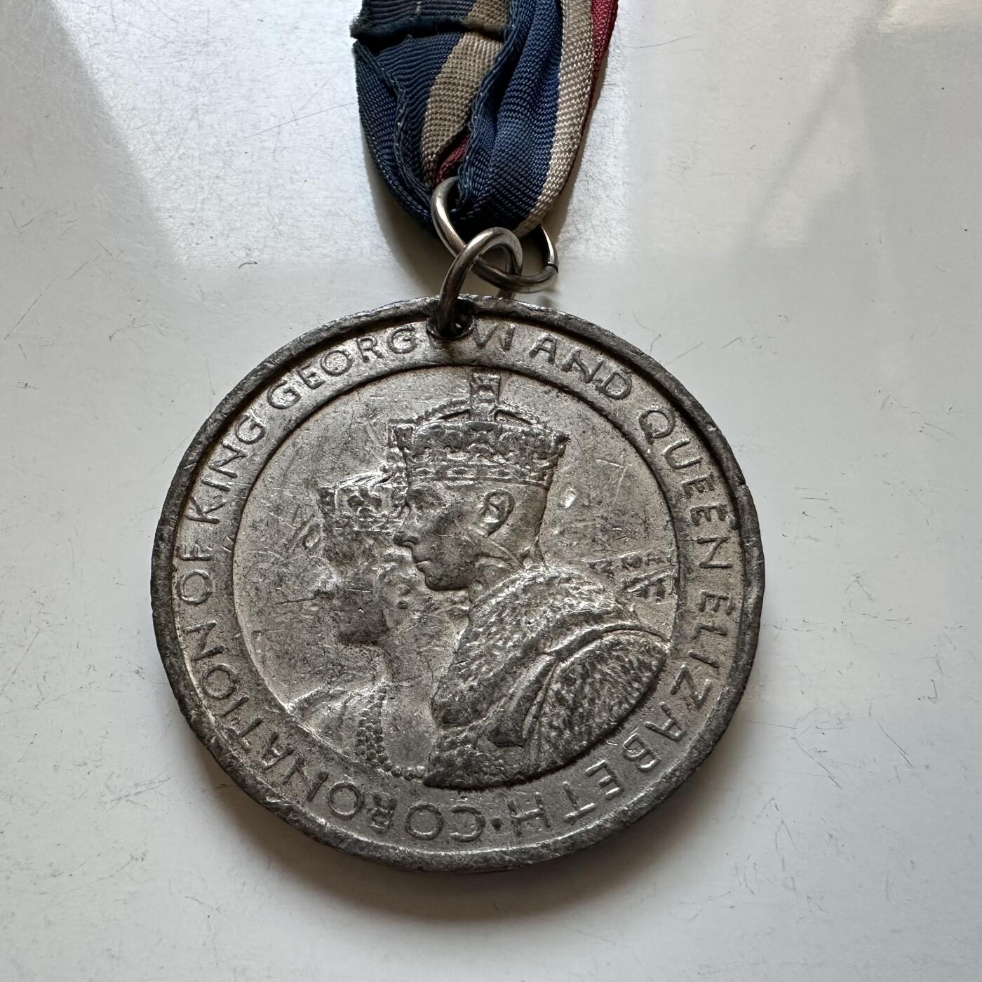 🌹外币初藏🌹🐯2025年第140场  每周二四六晚8️⃣点 接代拍 英国1937年乔治六世加冕纪念章 锡制 38.4毫米22.3克